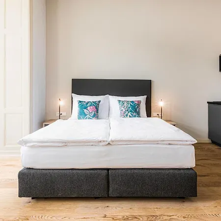 Franz By Zeitraum 4* Prague